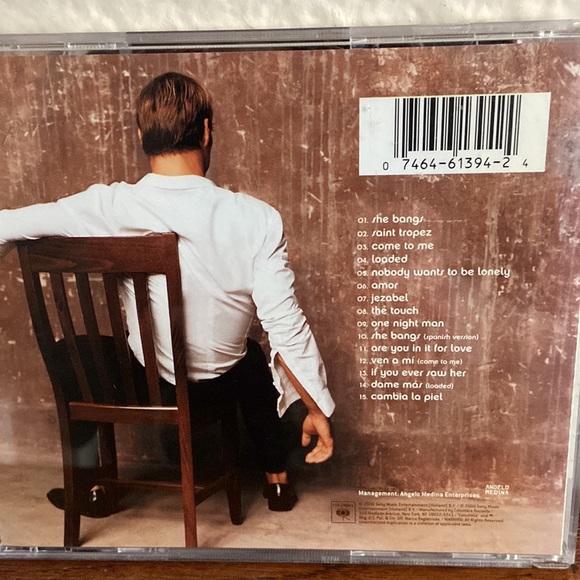 5/$10❤️❤️❤️Vintage 2000 RICKY MARTIN Sound Loaded CD - Picture 2 of 7